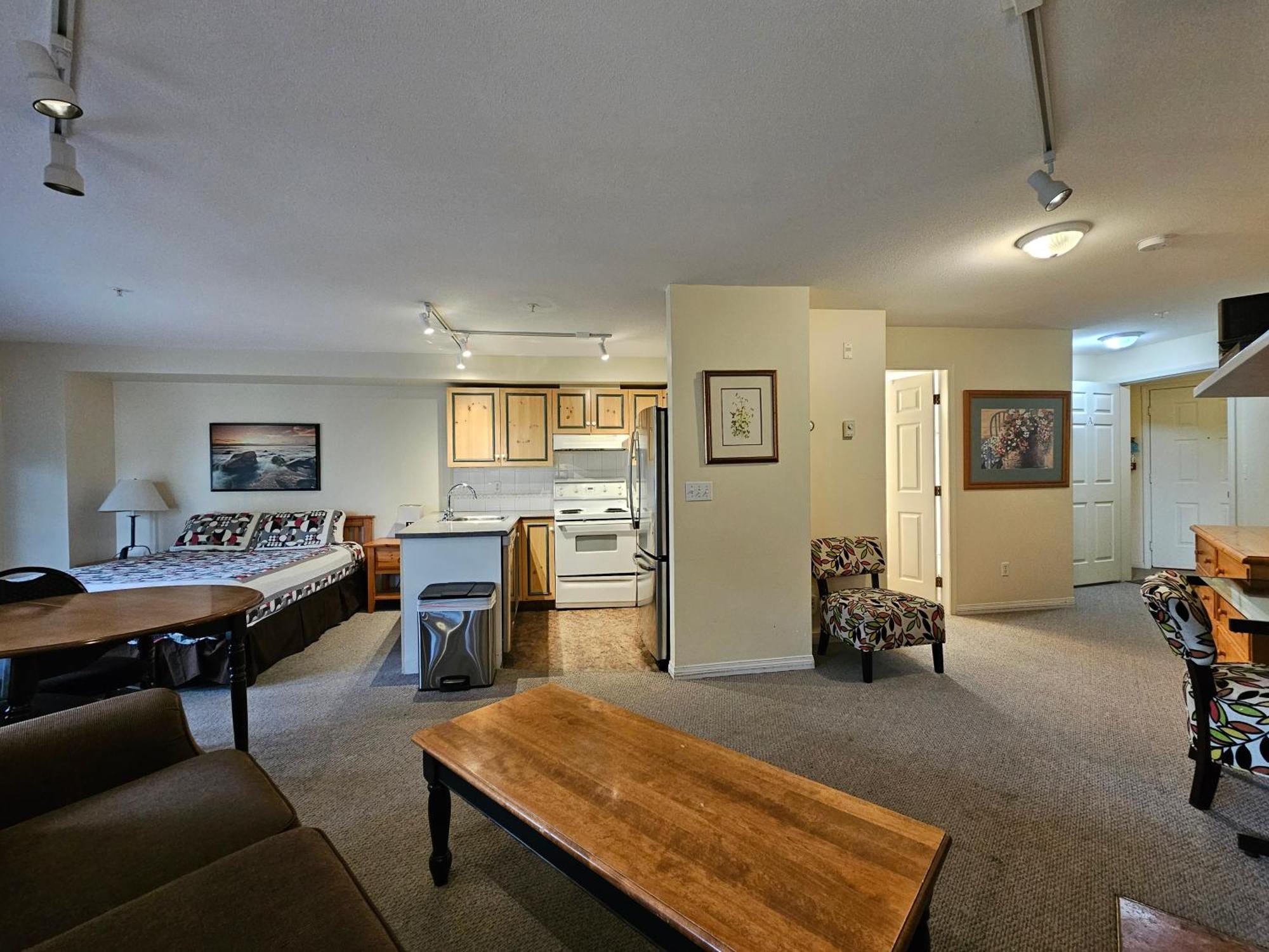 Borgata Lodge Resort Kelowna Ngoại thất bức ảnh