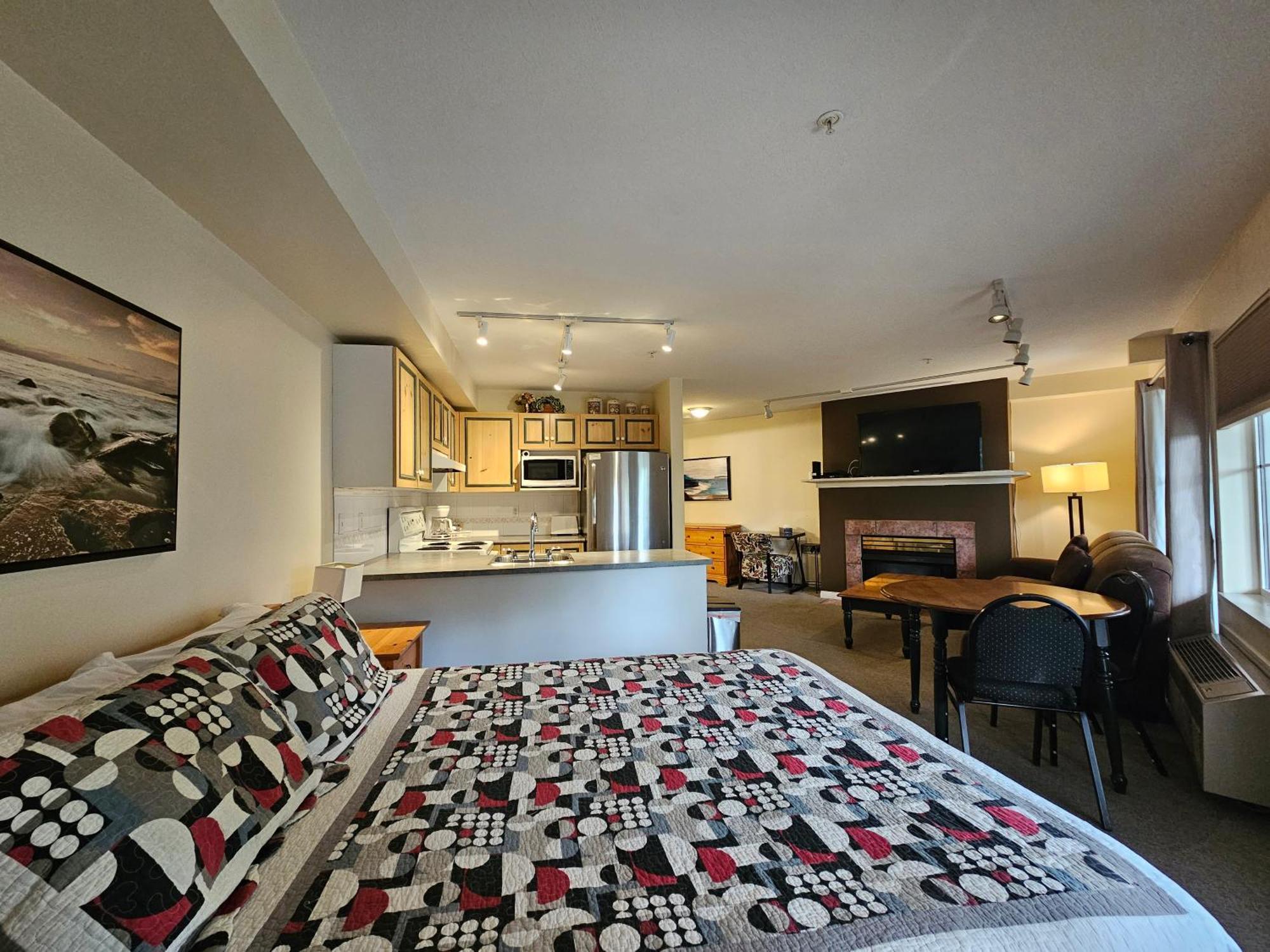Borgata Lodge Resort Kelowna Ngoại thất bức ảnh