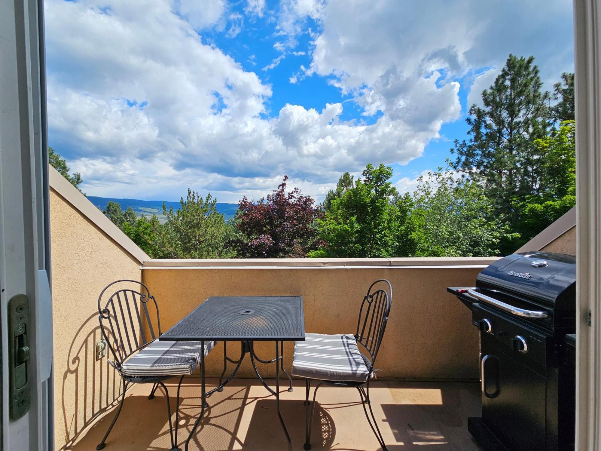 Borgata Lodge Resort Kelowna Ngoại thất bức ảnh