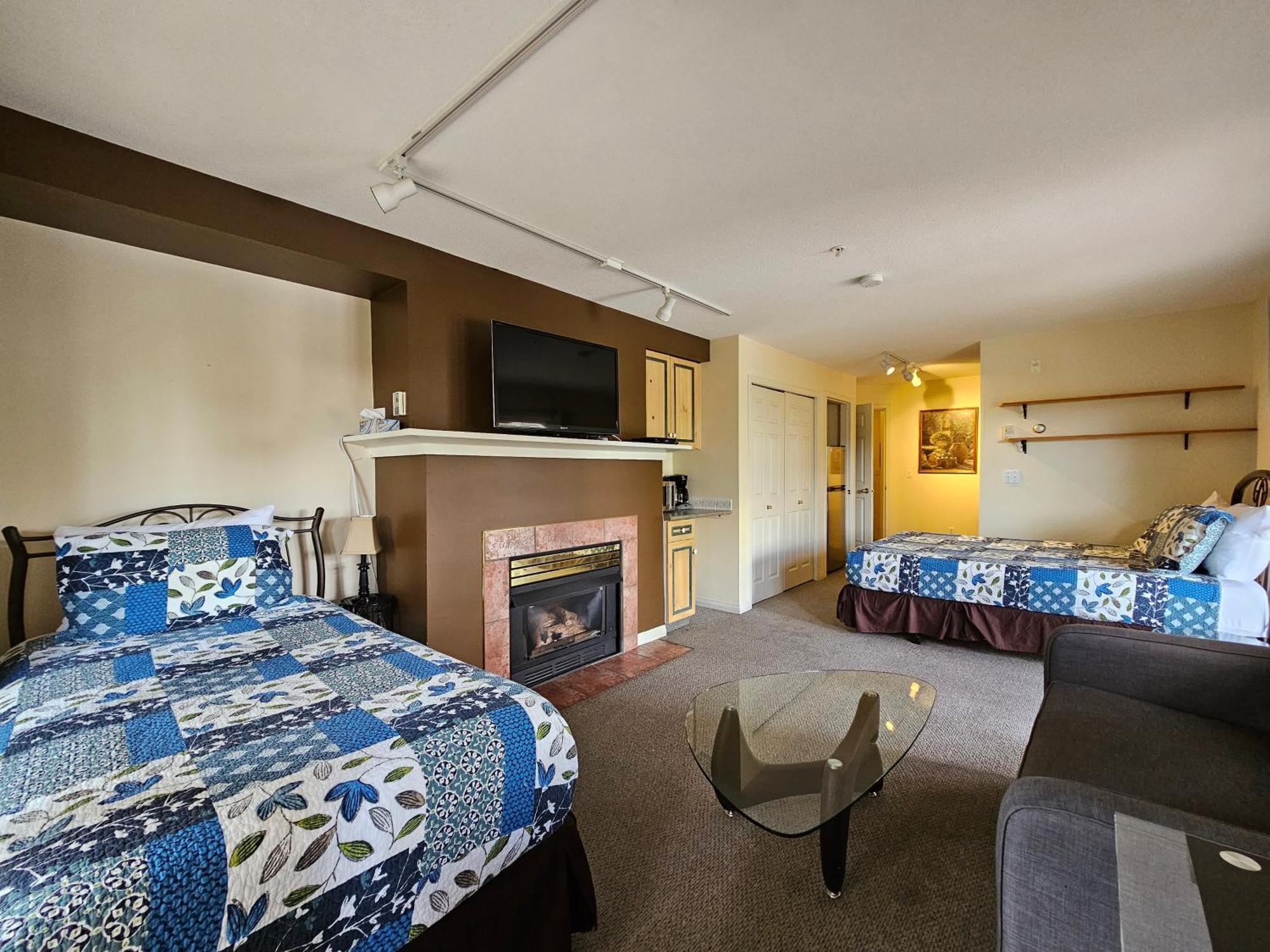 Borgata Lodge Resort Kelowna Ngoại thất bức ảnh