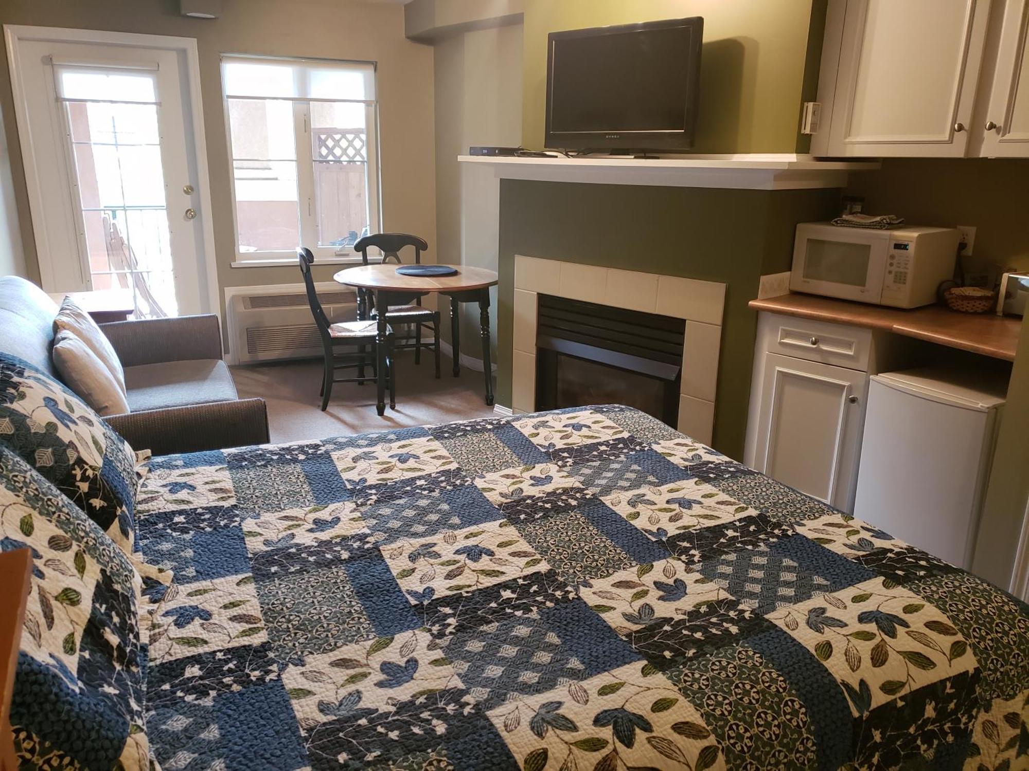 Borgata Lodge Resort Kelowna Ngoại thất bức ảnh