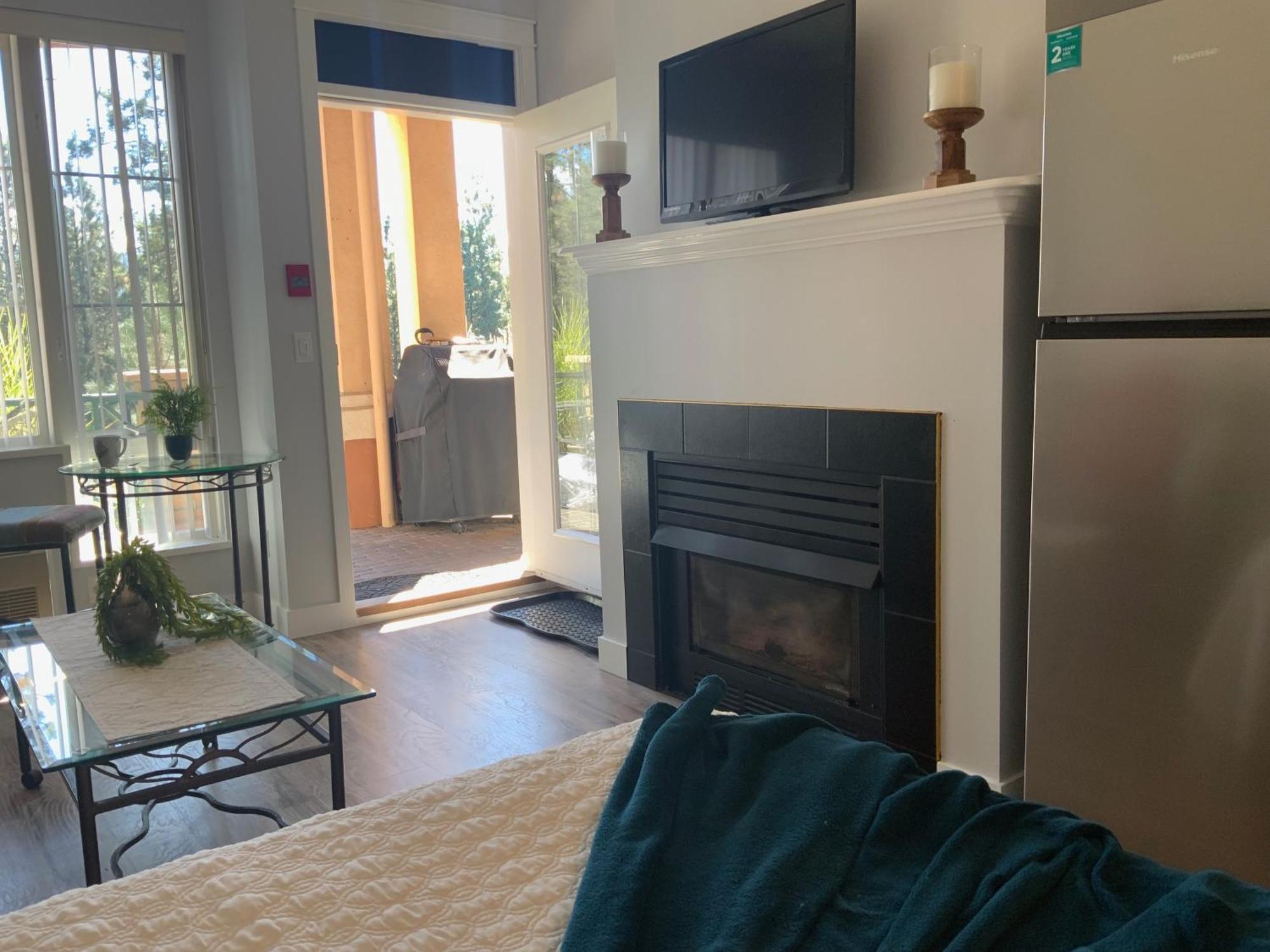 Borgata Lodge Resort Kelowna Ngoại thất bức ảnh