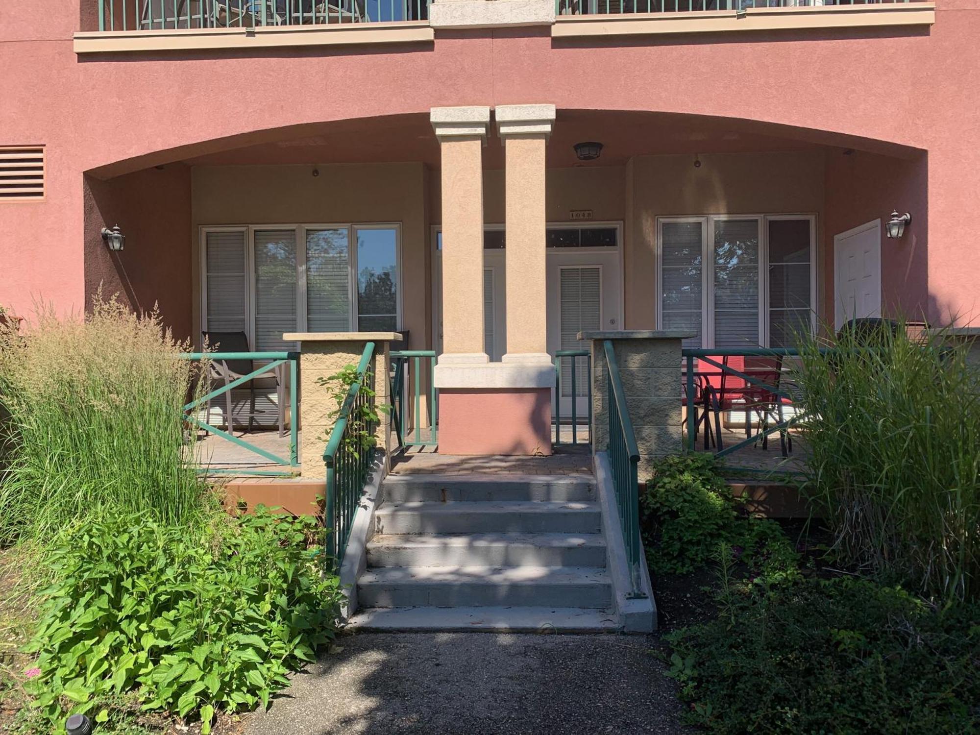 Borgata Lodge Resort Kelowna Ngoại thất bức ảnh