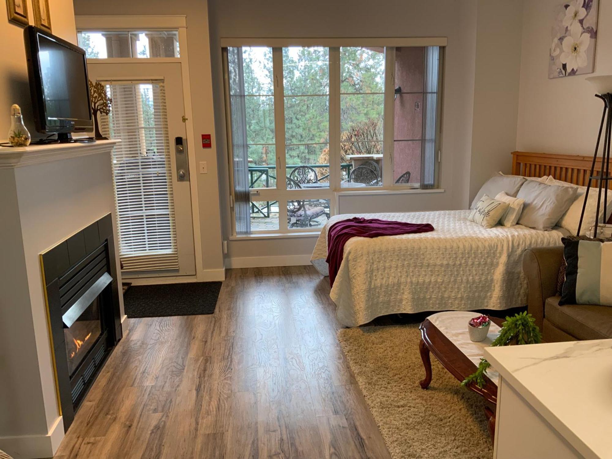 Borgata Lodge Resort Kelowna Ngoại thất bức ảnh