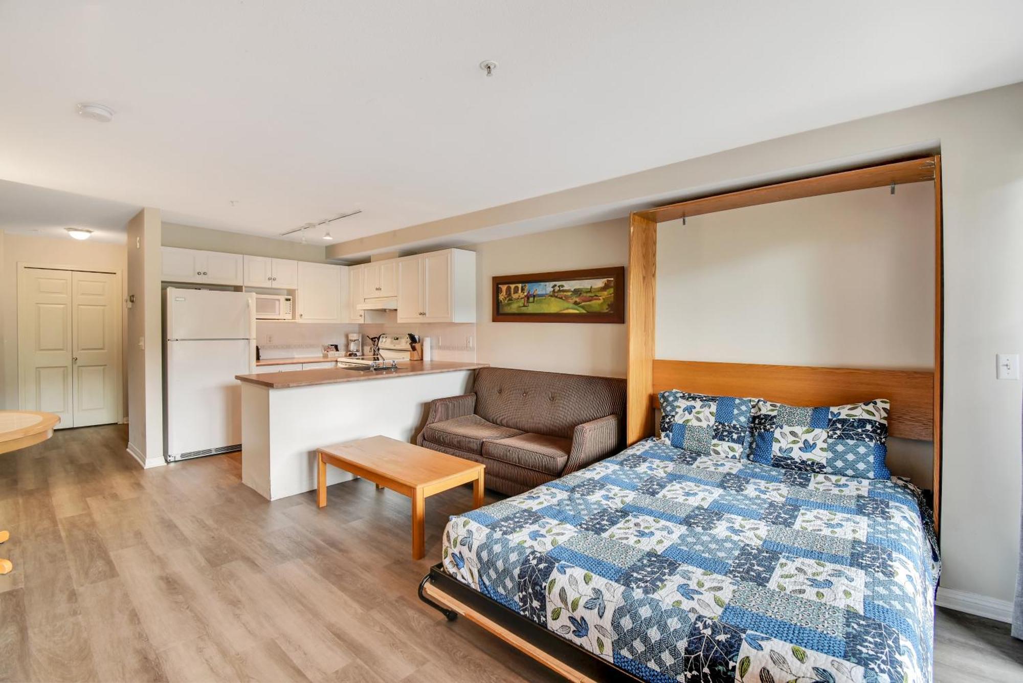 Borgata Lodge Resort Kelowna Ngoại thất bức ảnh