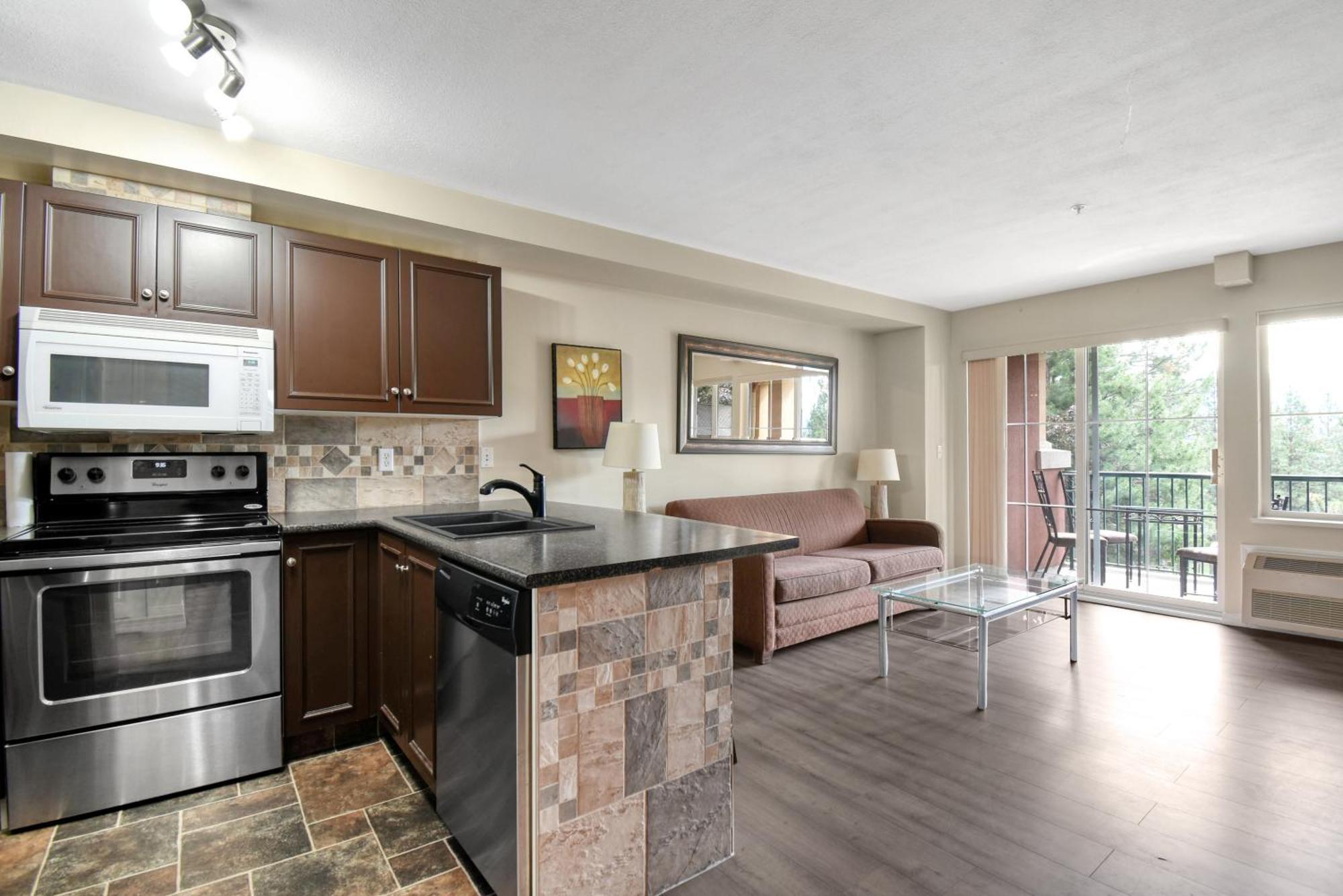 Borgata Lodge Resort Kelowna Ngoại thất bức ảnh
